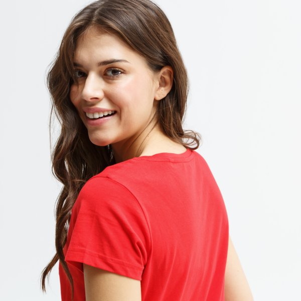 <strong>feewear tricou frosty</strong> <span>tricouri rosu fw39tsd22001</span> culoare Roșu (FW39TSD22001) - Femei, Îmbrăcăminte, Tricouri