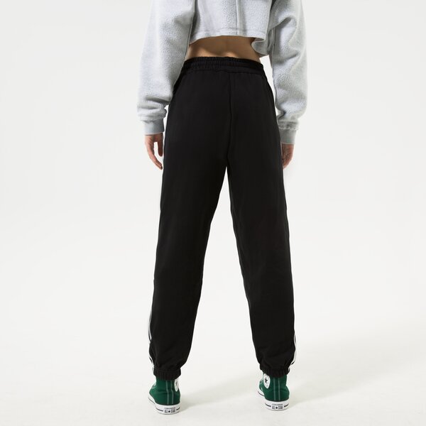 <strong>adidas 3 stripes oversized joggers</strong> <span>pantaloni negru hm2143</span> culoare Negru (HM2143) - Femei, Îmbrăcăminte, Pantaloni